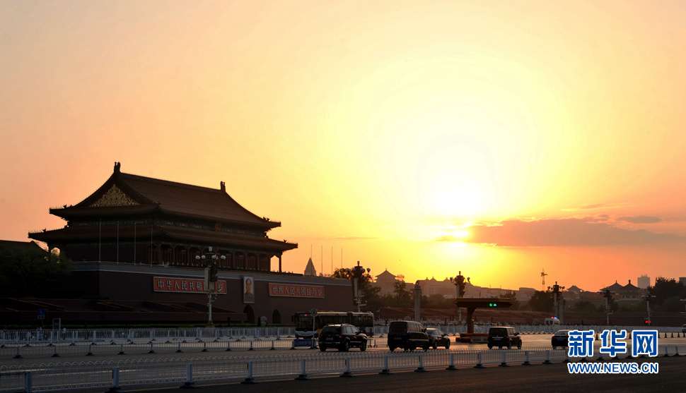 日出天安門