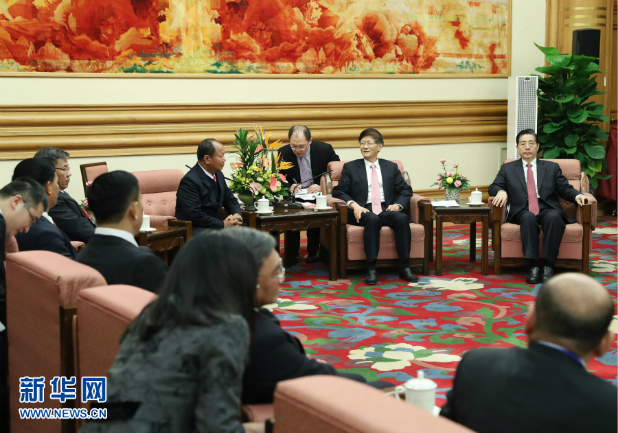 12月27日，中共中央政治局委員、中央政法委書記孟建柱在北京集體會見出席湄公河流域執(zhí)法安全合作機制成立五周年部長級會議的各國代表團團長。新華社記者 王曄 攝 