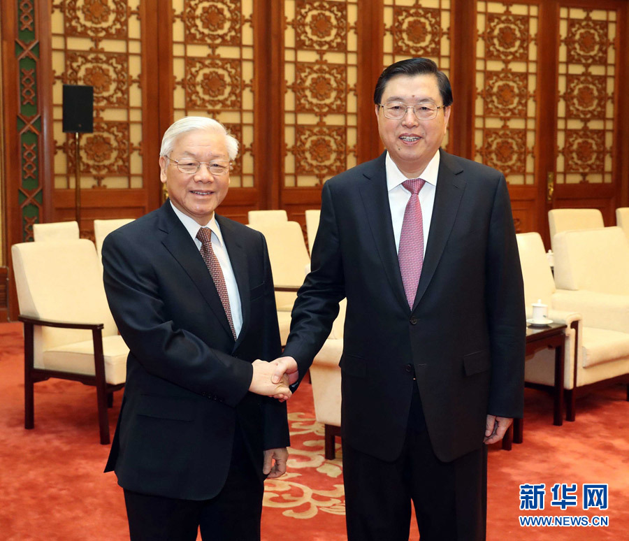 1月13日,中共中央政治局常委、全國(guó)人大常委會(huì)委員長(zhǎng)張德江在北京人民大會(huì)堂會(huì)見越共中央總書記阮富仲。 新華社記者 劉衛(wèi)兵 攝 1月13日,中共中央政治局常委、全國(guó)人大常委會(huì)委員長(zhǎng)張德江在北京人民大會(huì)堂會(huì)見越共中央總書記阮富仲。 新華社記者 劉衛(wèi)兵 攝