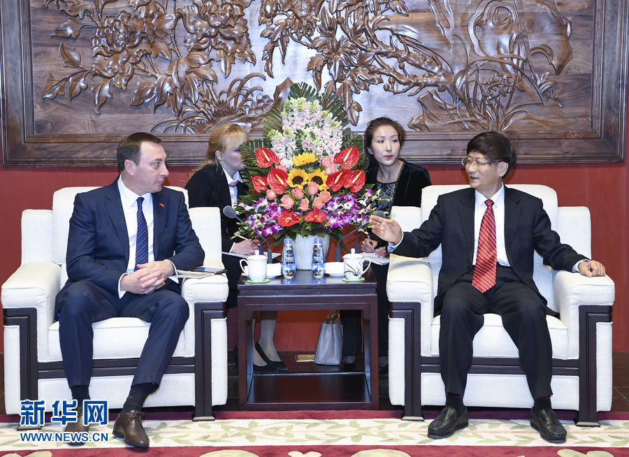 4月10日，中共中央政治局委員、中央政法委書記、中白政府間合作委員會中方主席孟建柱在北京會見白俄羅斯總統(tǒng)辦公廳副主任、中白政府間合作委員會白方主席斯諾普科夫。新華社記者 張領(lǐng) 攝