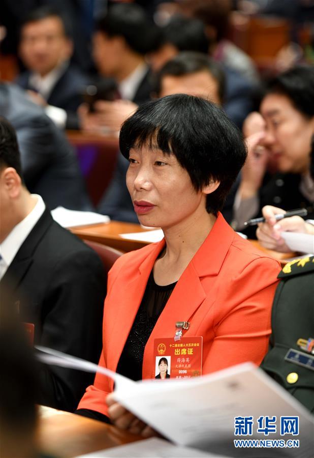 （兩會·履職影像記）（1）薛海英代表：關注農民工權益和城市環境