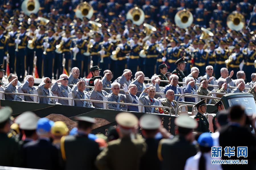 （新華全媒頭條·強軍思想引領(lǐng)新征程·圖文互動）（2）那一刻，我們光榮接受檢閱