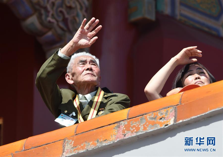 （新華全媒頭條·強軍思想引領(lǐng)新征程·圖文互動）（3）那一刻，我們光榮接受檢閱