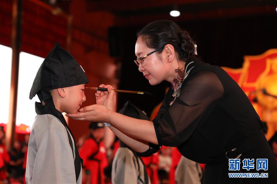 （愛國情 奮斗者·圖文互動）（1）張榮華：立足實業闖新路