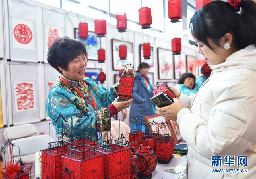 (新春走基層·圖文互動)(2)年貨有“土味兒” 更有“人情味兒”——北京消費扶貧雙創中心見聞