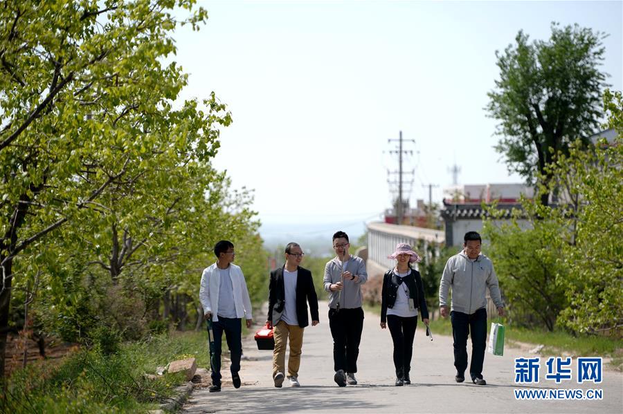 (在習(xí)近平新時代中國特色社會主義思想指引下——新時代新作為新篇章·總書記關(guān)心的百姓身邊事·圖文互動)(5)“農(nóng)”字頭照樣“大”作為——豐收時節(jié)看涉農(nóng)高校人才在希望的田野