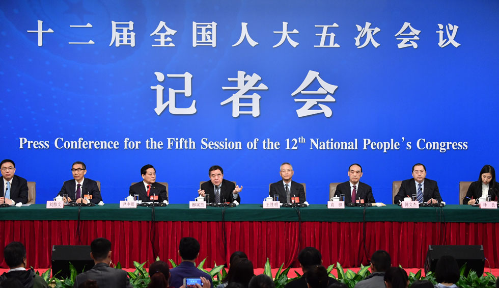 回放:全國人大相關負責人就“人大監督工作”答問