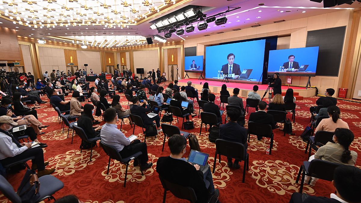 初夏“回歸”，今年全國(guó)兩會(huì)怎么開(kāi)？