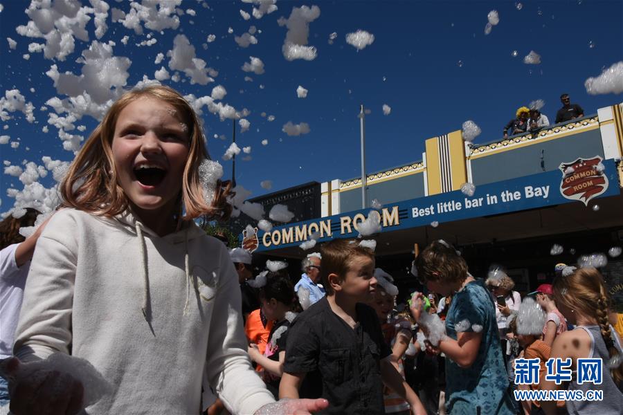 (國(guó)際·圖文互動(dòng))(2)通訊:中國(guó)元素在新西蘭迎春花車(chē)巡游活動(dòng)中放光彩